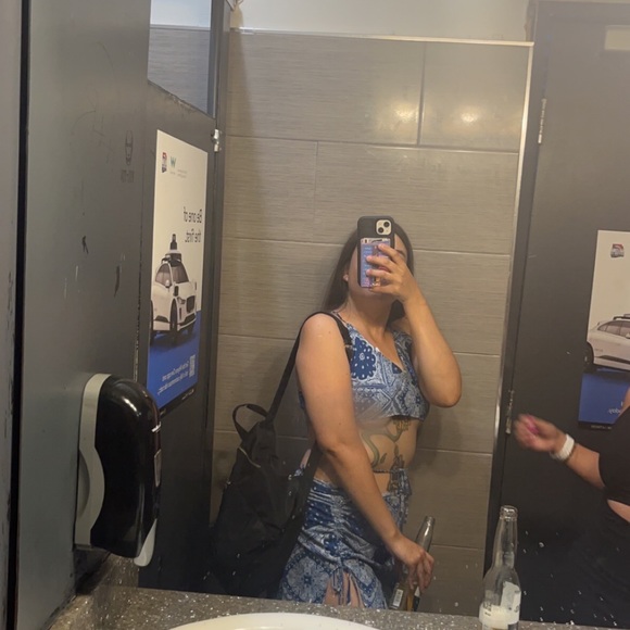 Meet your Posher, Laura - Picture 2 of 2